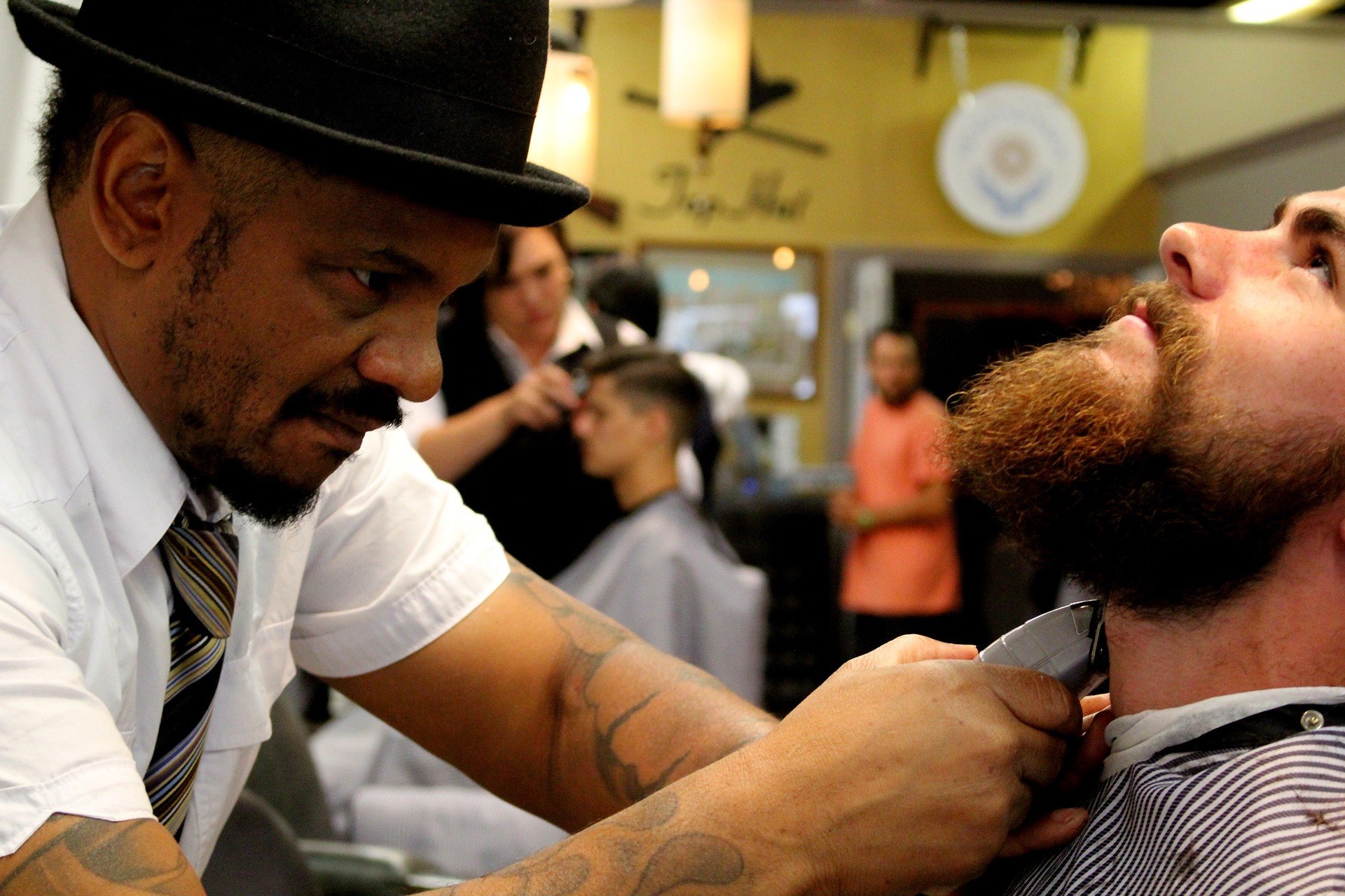barber using clipper