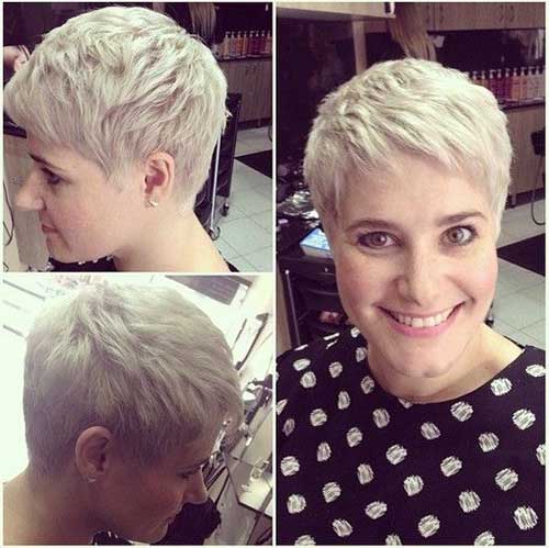 Short Haircuts for Women Over 40-17