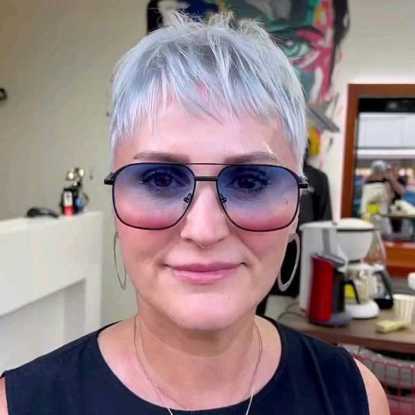 Pixie Haircuts For Older Women With Glasses