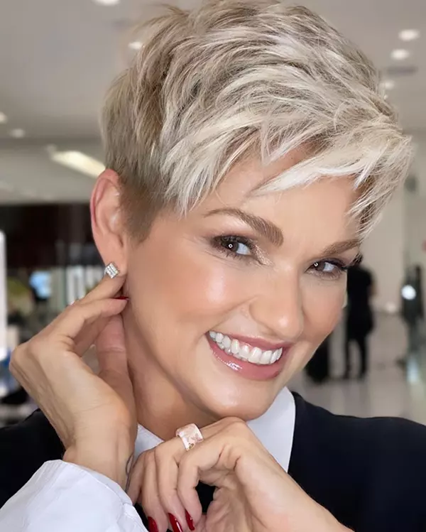 Short Hairstyles For Women Over 50 With Round Faces